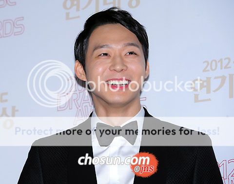[30.12.12][Pics] Yoochun - MBC Drama Awards  2012123100872_1_zps6c9678c9